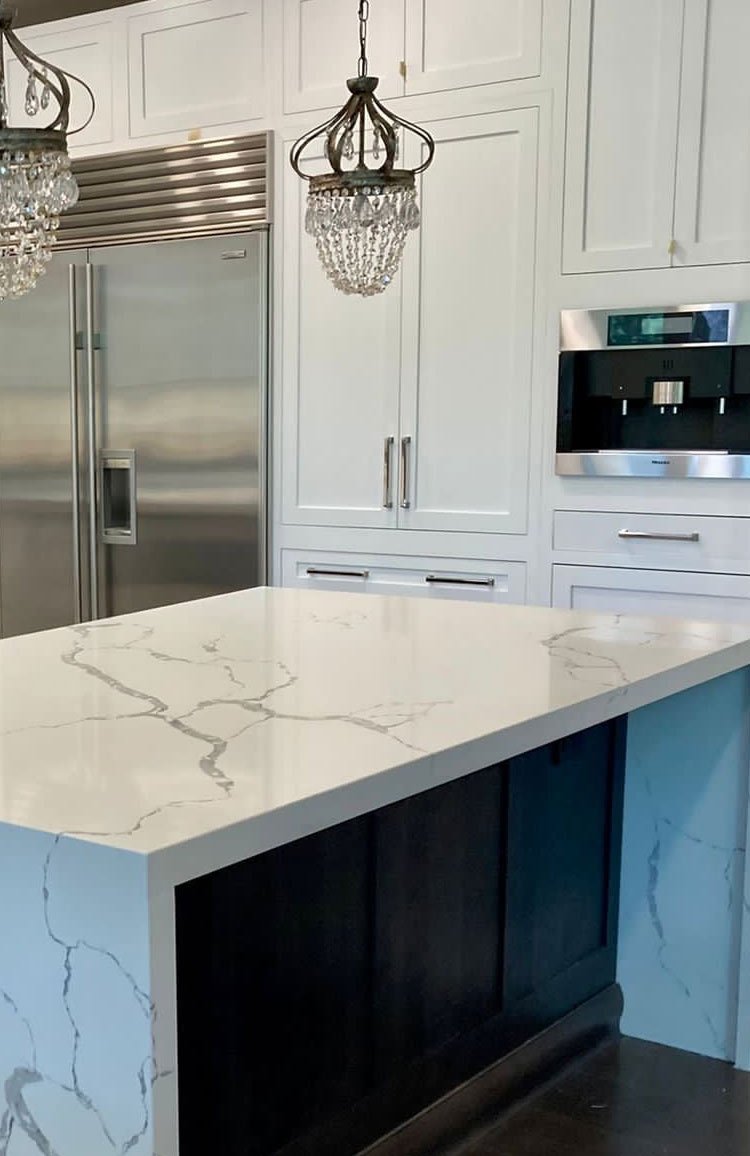 The sleek, white countertop, adorned with delicate gray veining, exudes a sense of modern elegance, inviting culinary creativity. 
